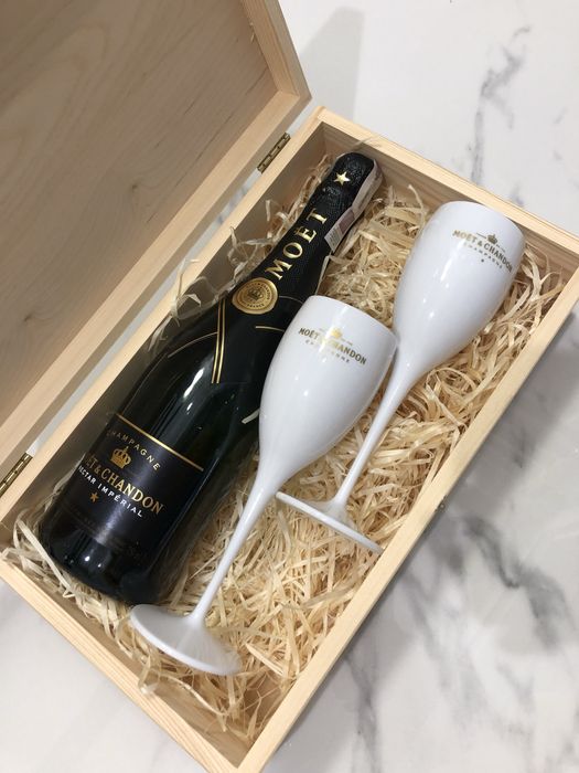 Piękne kieliszki Moët Chandon