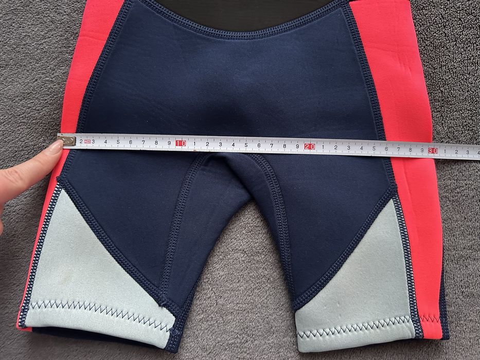 Strój pianka do pływania, nurkowania kombinezon neoprenowy r. 3-4 lata