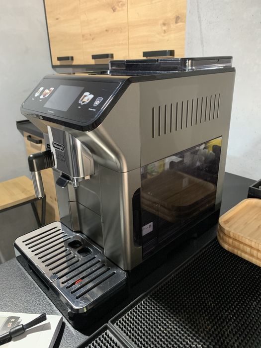 Кофемашина DeLonghi Eletta Explore