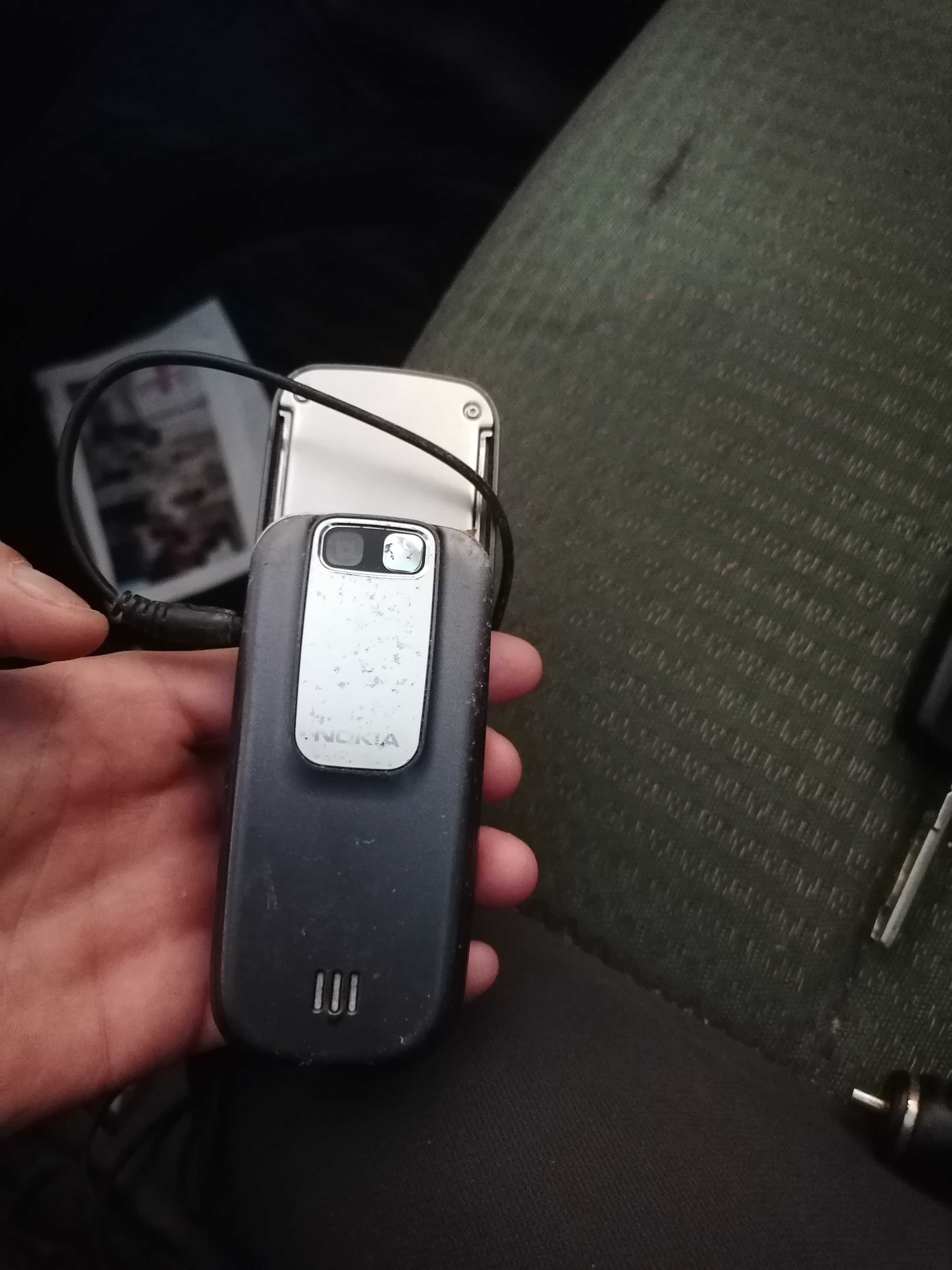 Nokia de deslizar antigo a funcionar