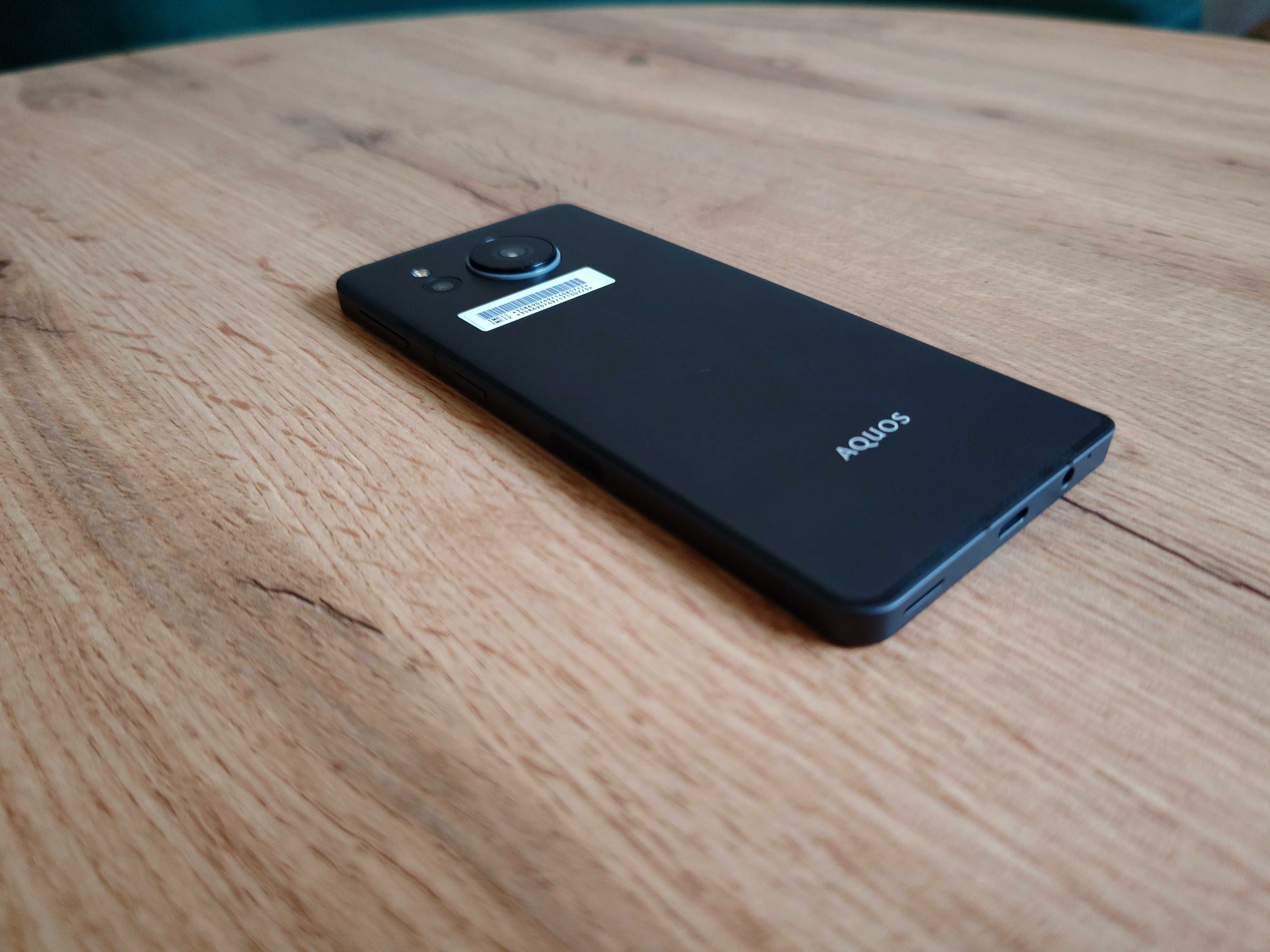 Компактний смартфон Sharp AQUOS A208SH(2sim,5050ma,IP68,6.4"240гц,ip68