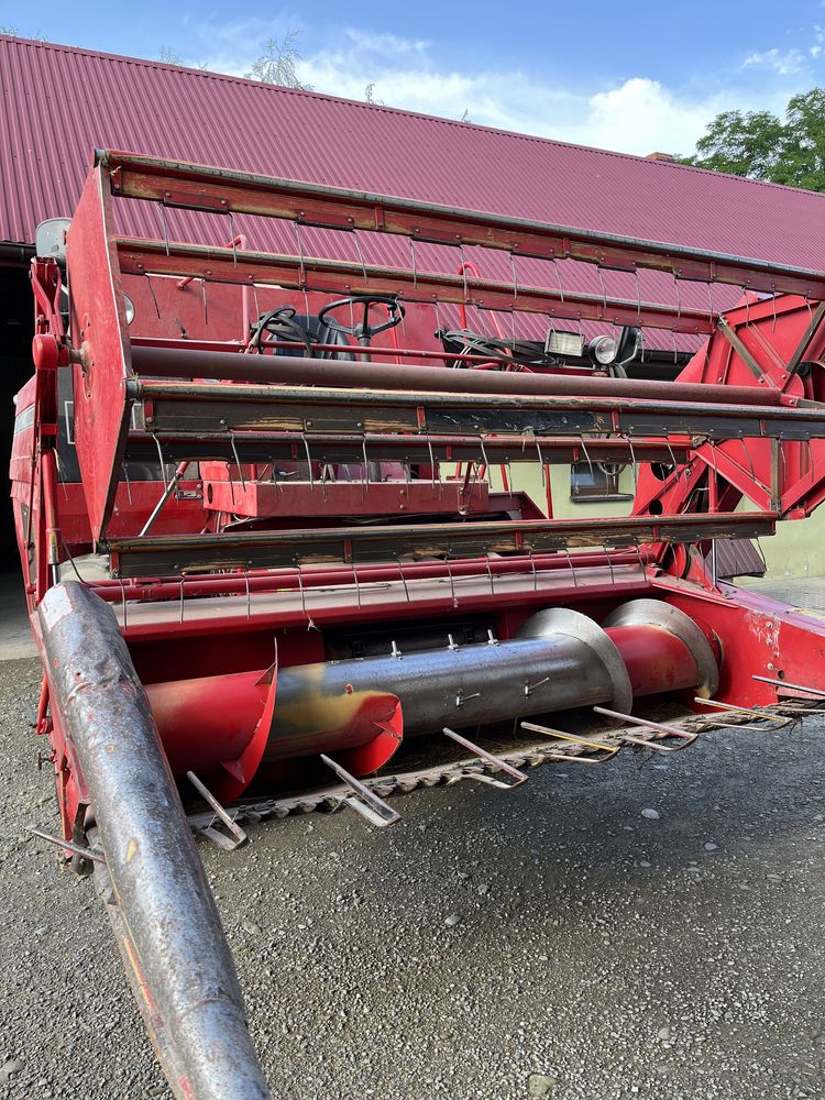 Kombajn Massey Ferguson 16