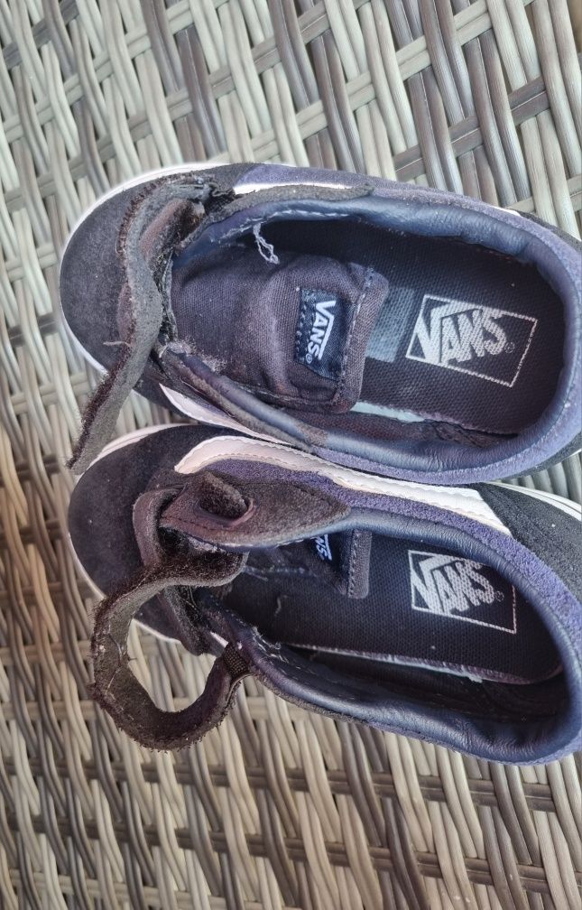 Tenis Vans  pretos e azuis