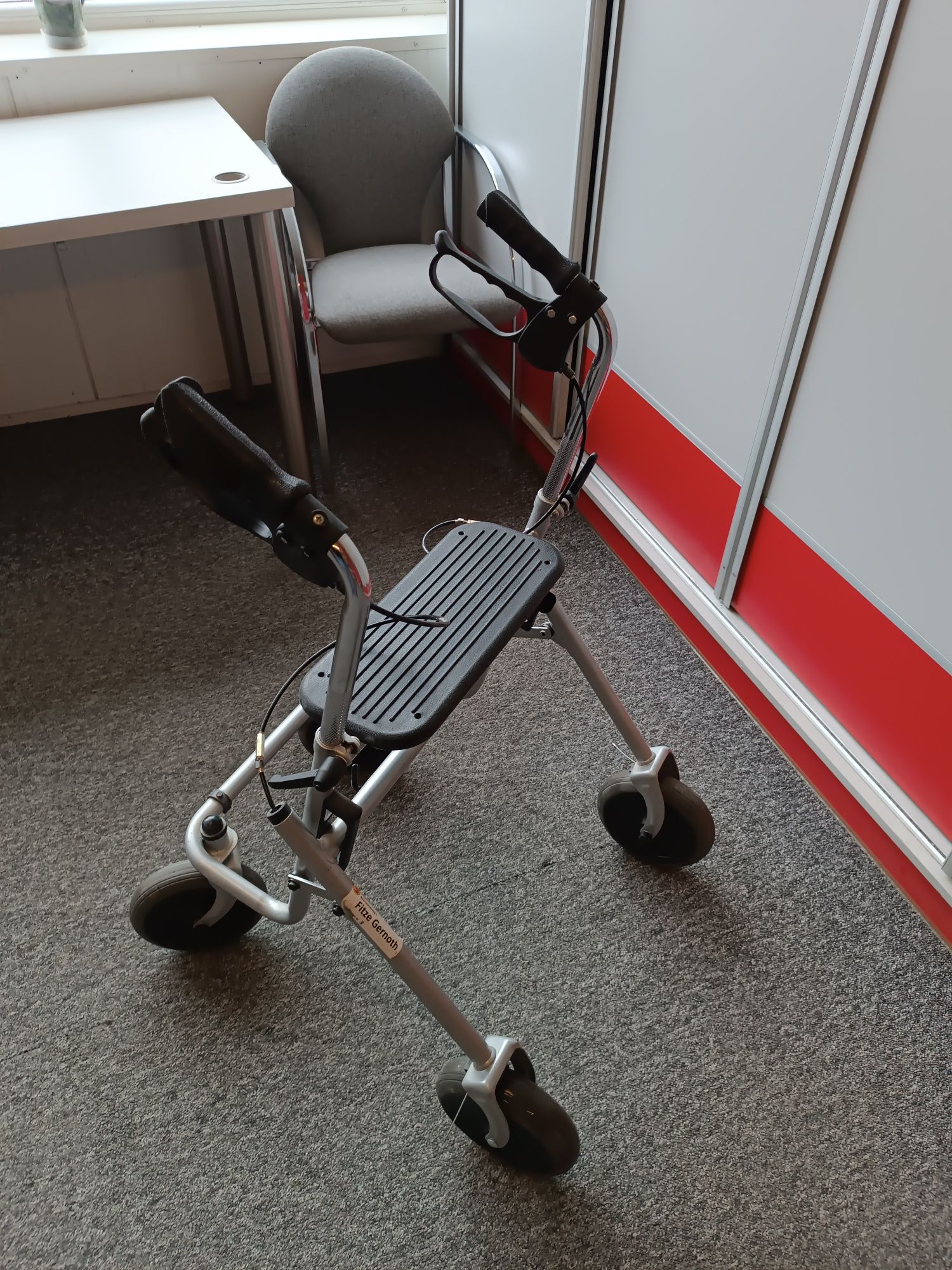 Chodzik/ balkonik dla osoby niepełnosprawnej