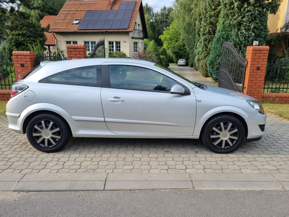Opel Astra H GTC 1.6 benzyna 2005 rok