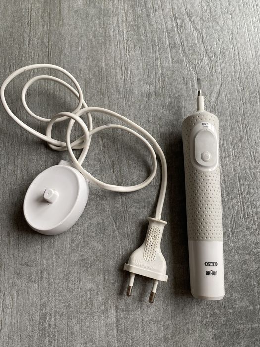 Зубная щетка Oral B