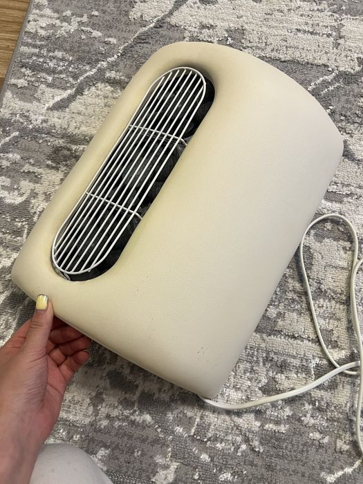 Витяжка для манікюру в ідеальному стані