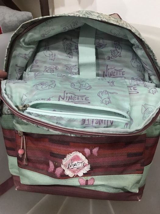 Mochila escolar para menina