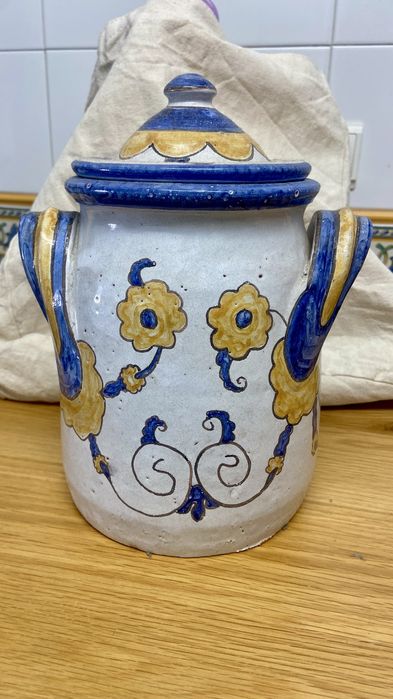 Pote muito antigo, coleção.