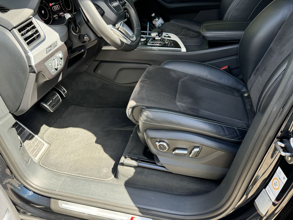 Продаж авто  Ауді q7m4