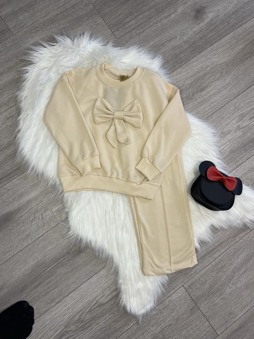 Костюм на дівчинку