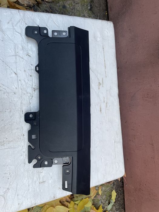 Tesla model 3 подушка колін пасажира