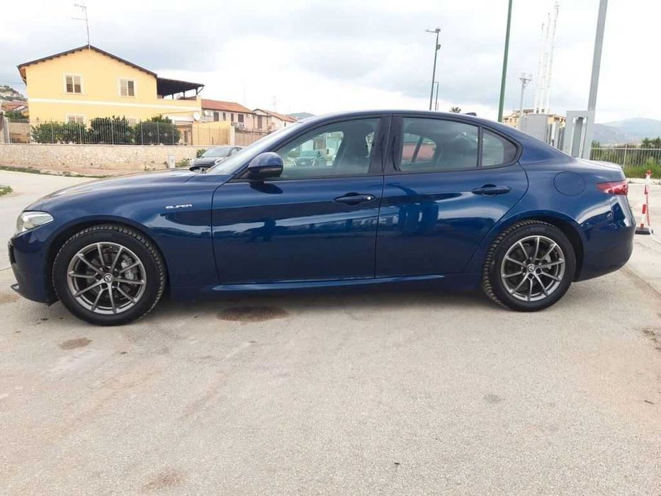 Бампер Alfa Romeo Julia запчастини Альфа Ромео Джулія разборка