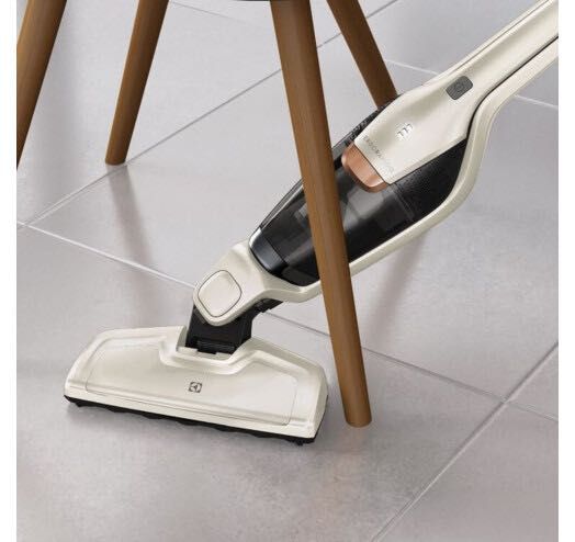 Пилосос Electrolux EERC73SW