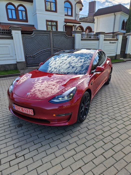 Тесла модел 3 2021