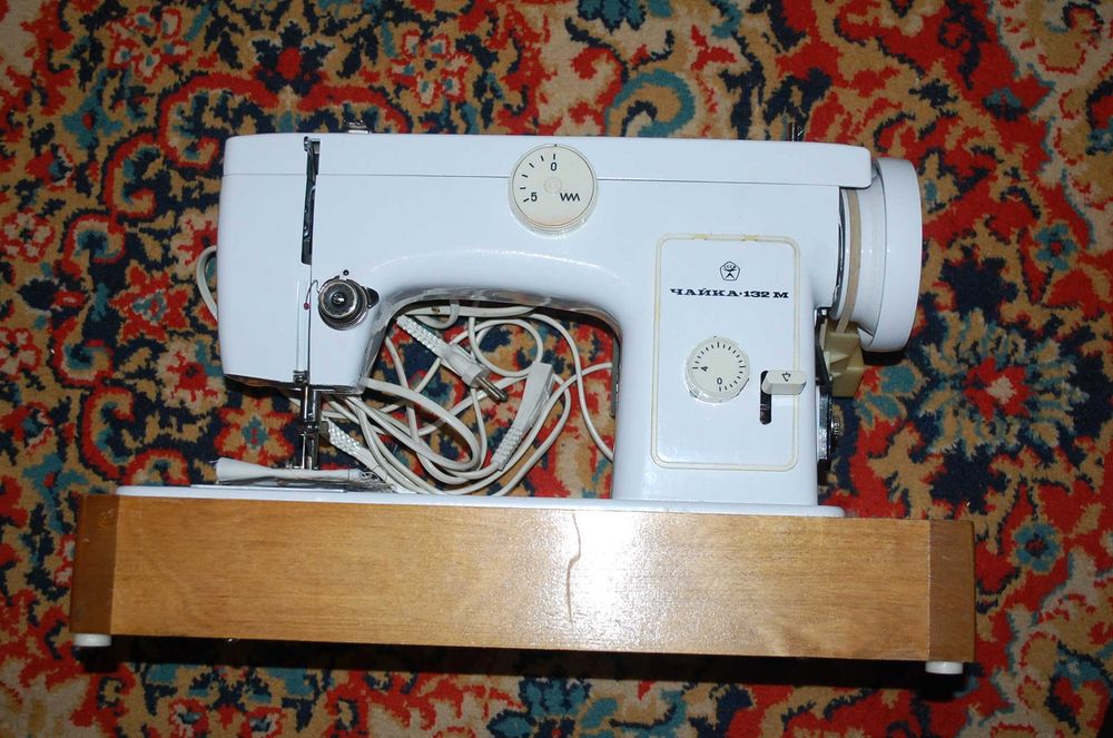 Нова швейна машинка з електроприводом Чайка 132М