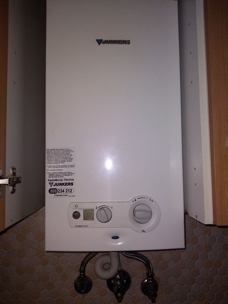 Esquentador e fogão com forno gás natural