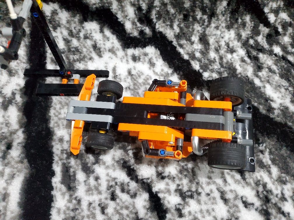 Lego Technic 42104 Wyścigówka Pomarańczowa