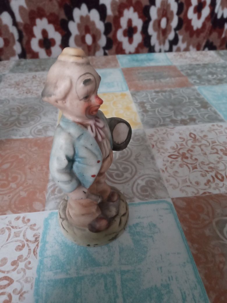 Figurka z porcelany klaun