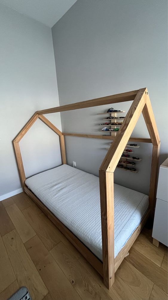Łóżko domek łóżeczko niskie z materacem 160x80