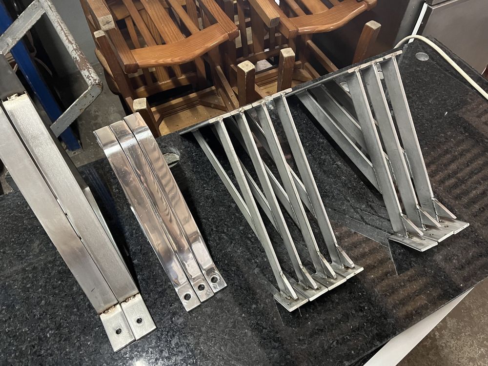 Braços para prateleiras em inox
