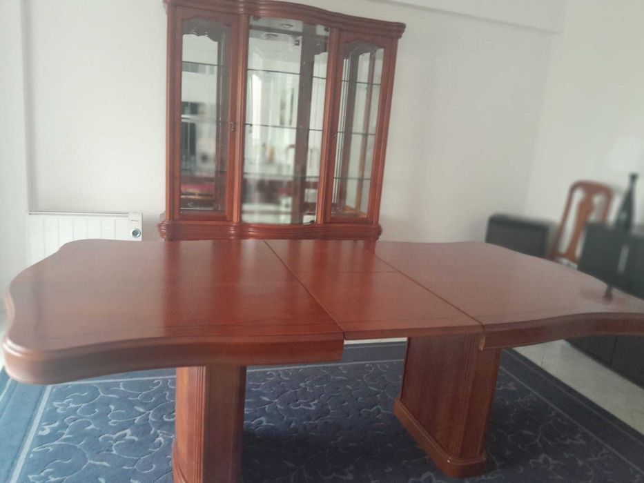 Cristaleira + Mesa de Sala + Cadeiras