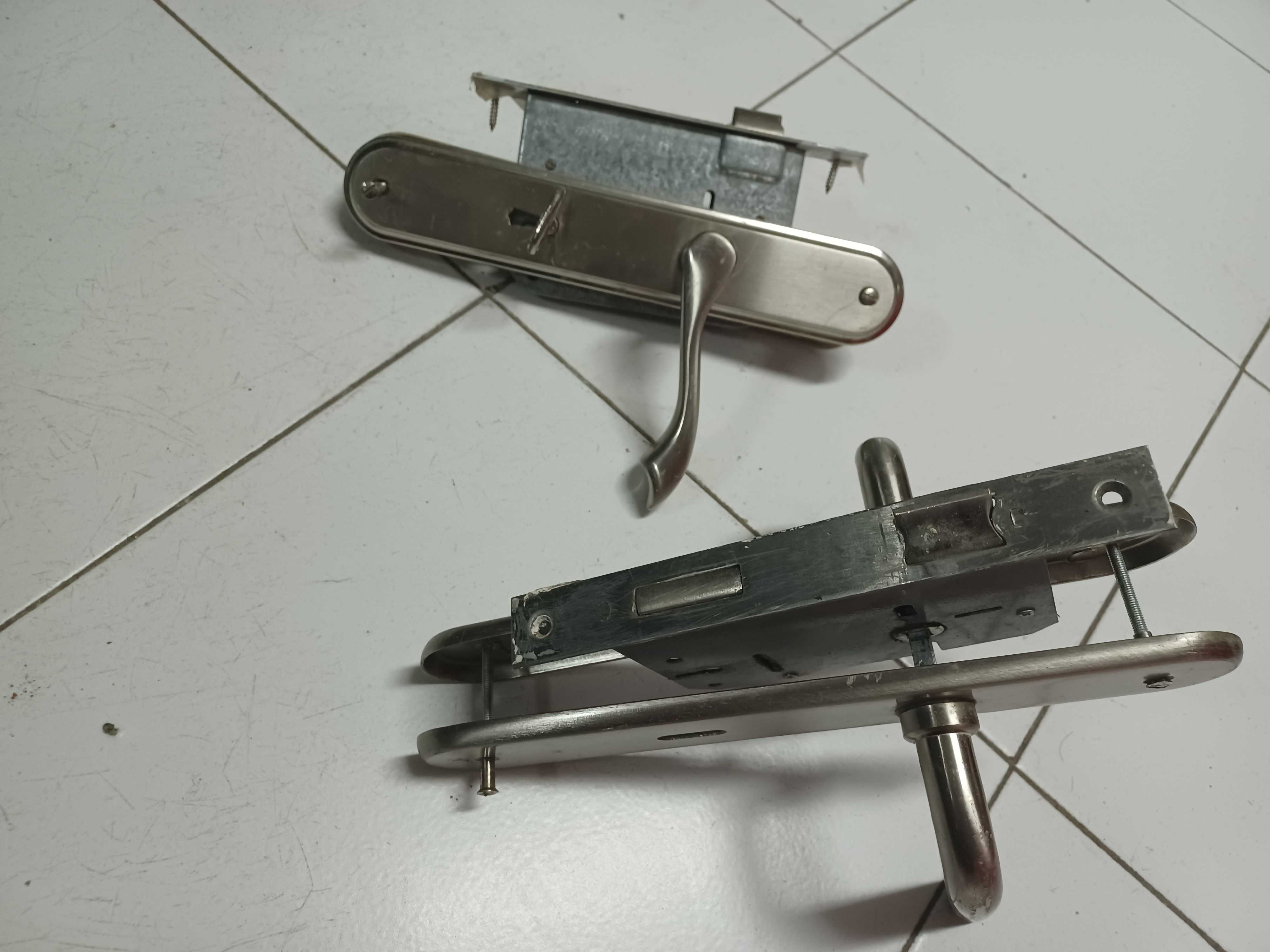 Puxadores de porta com fechadura inox