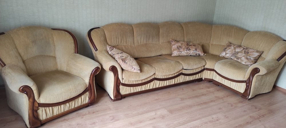 Диван розкладний і крісло