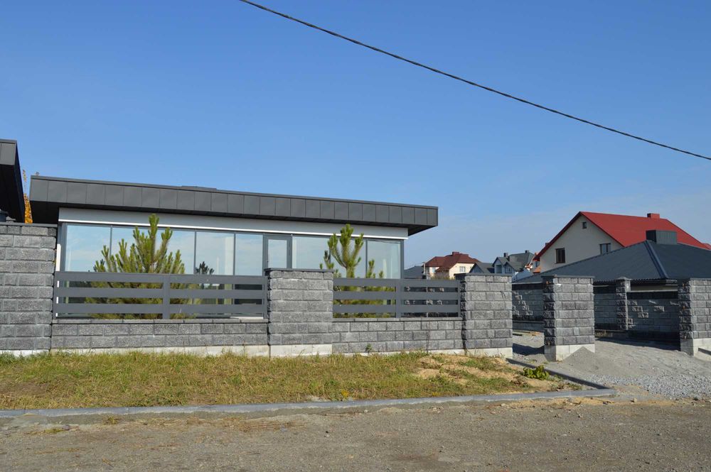 Будинок з фальцевим дахом та панорамним заскленням 75м² та 4 сот Тинне