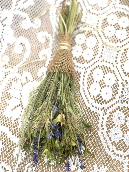 Зелений сухий букет з лаванди та зірочок нігели