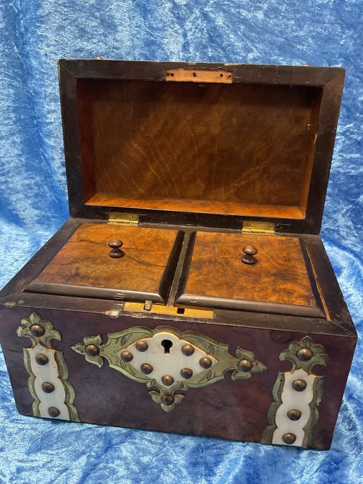 Caixa chá inglesa peça antiga madeira apliques