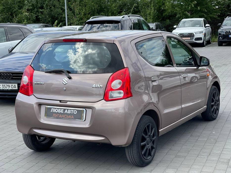 Suzuki Alto автомобіль