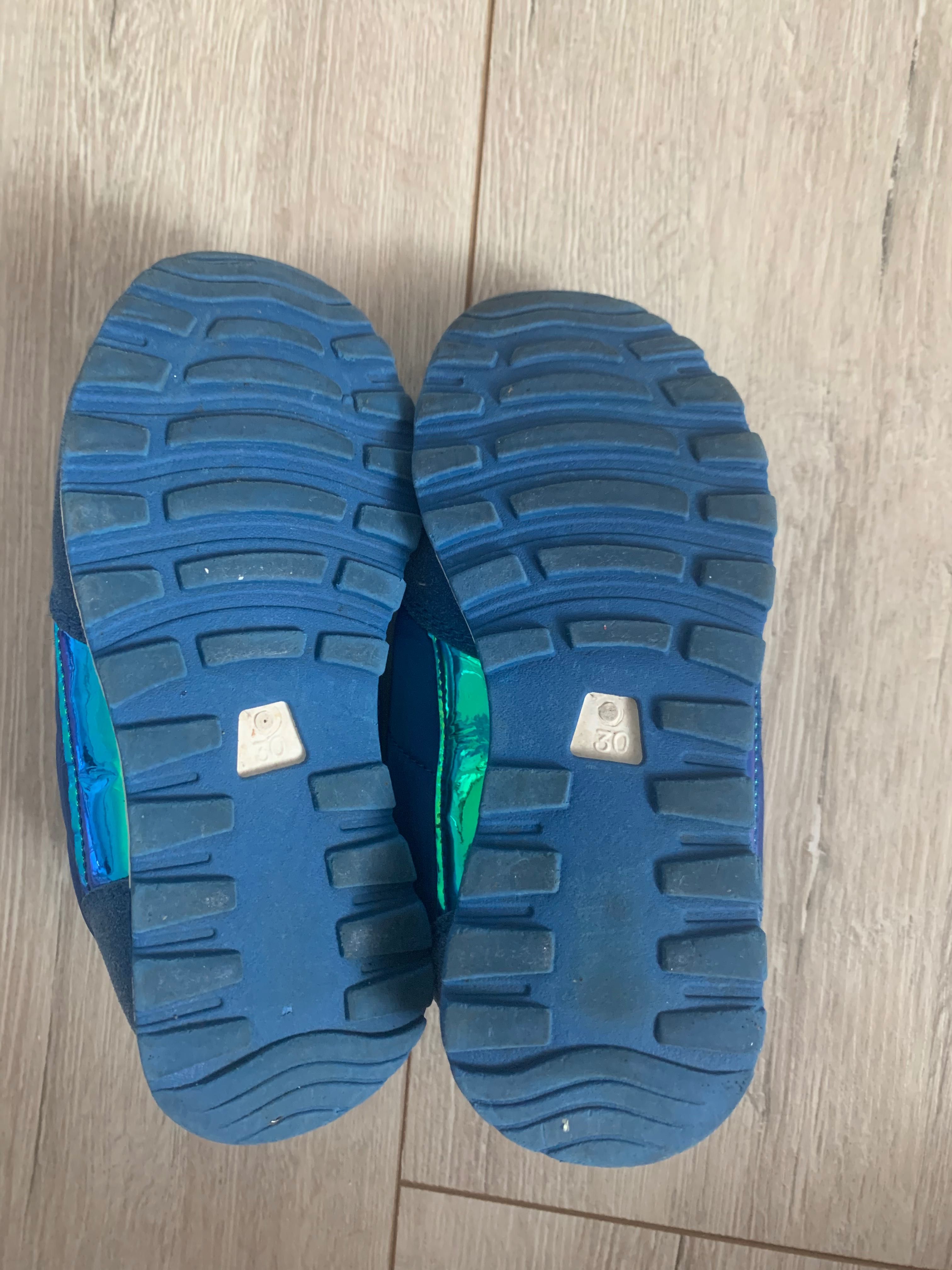 Buty Reserved niebieskie 30 holograficzne sneakersy