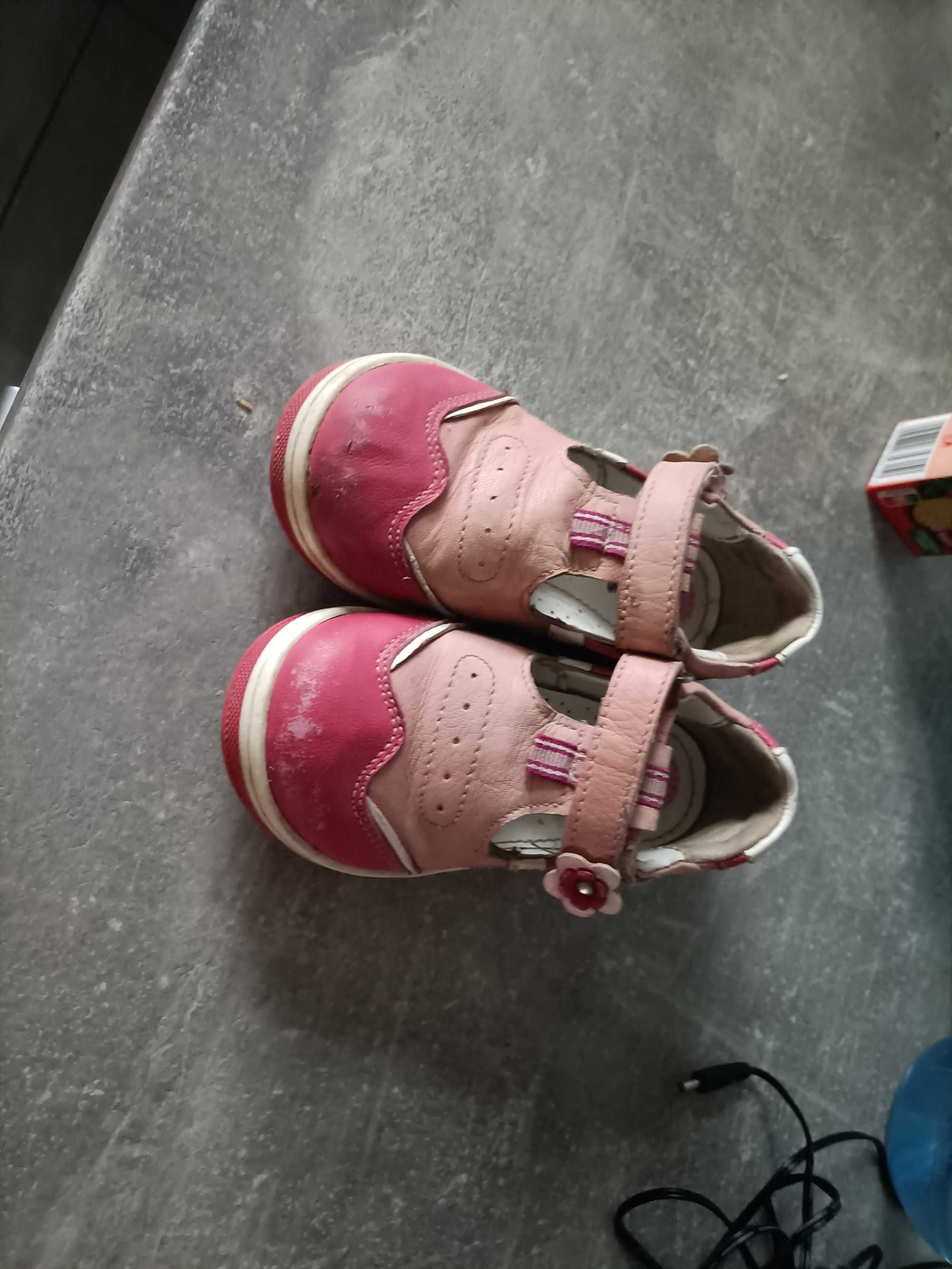 Buciki/ sandały zakryte dla dziewczynki 24 (16cm)