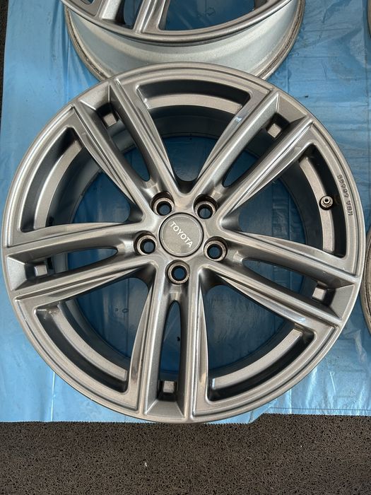 494 Felgi Aluminiowe TOYOTA R 17 5x100 Bardzo Ładne Czujniki