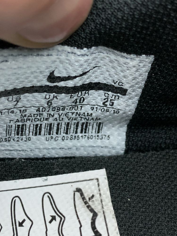 Футбольні футзалки чоловічі Nike оригінал 40р чорні