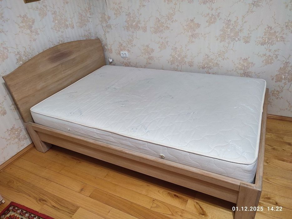 Ліжко матеріал дуб
