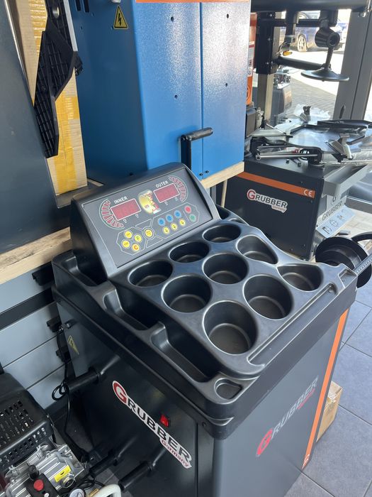 Zestaw maszyn wulkqnizacyjnycb wyważarka i montażownica hofmann