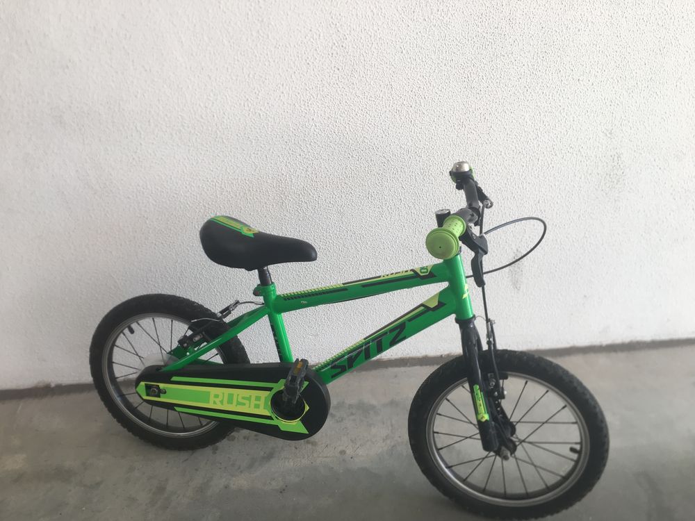 Bicicleta verde de 6 a 9 anos