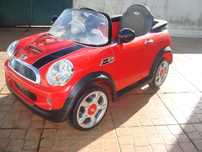 Mini Cooper S a bateria de criança  a funcionar.