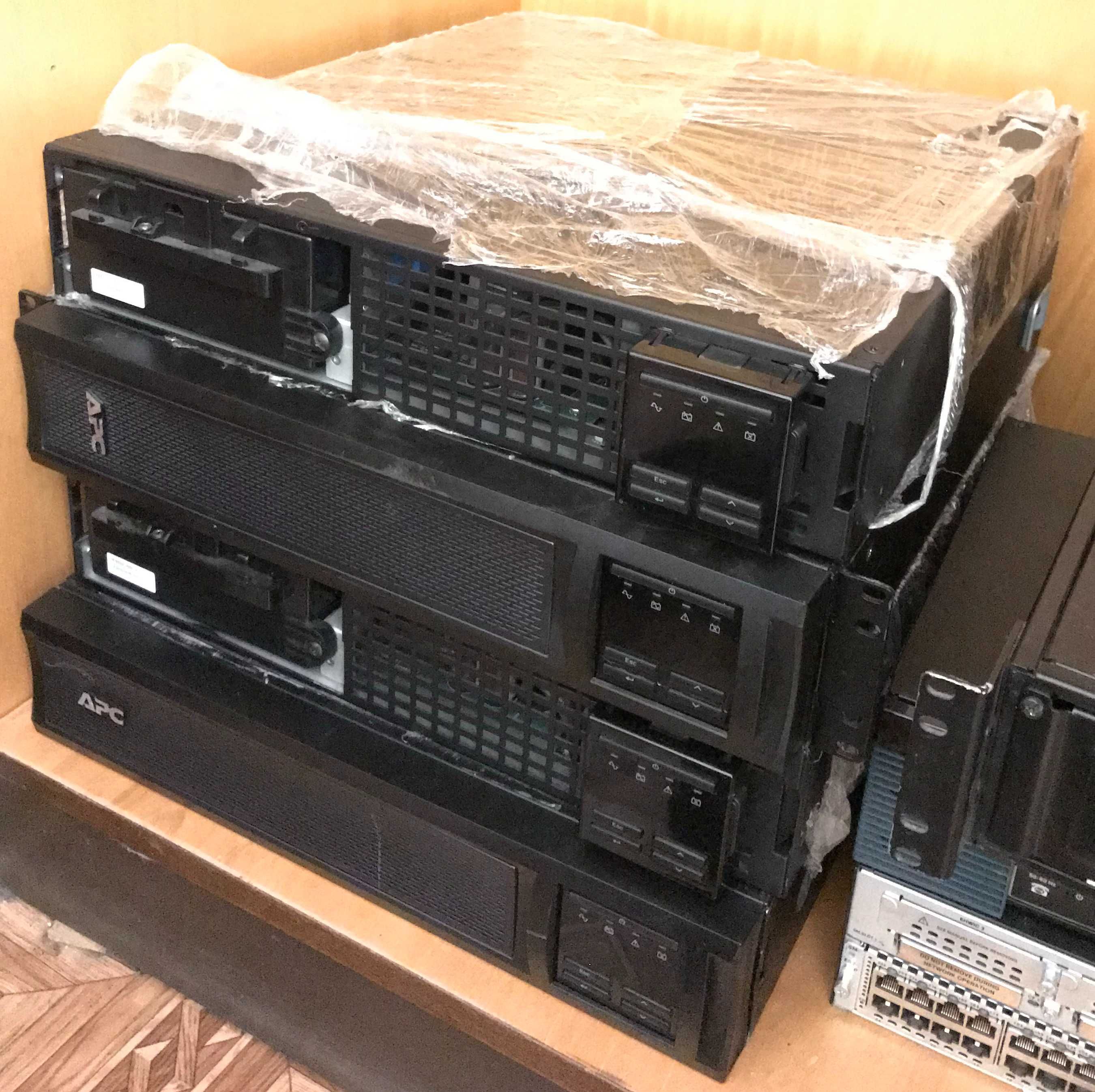 Безперебійник APC Smart-UPS X750