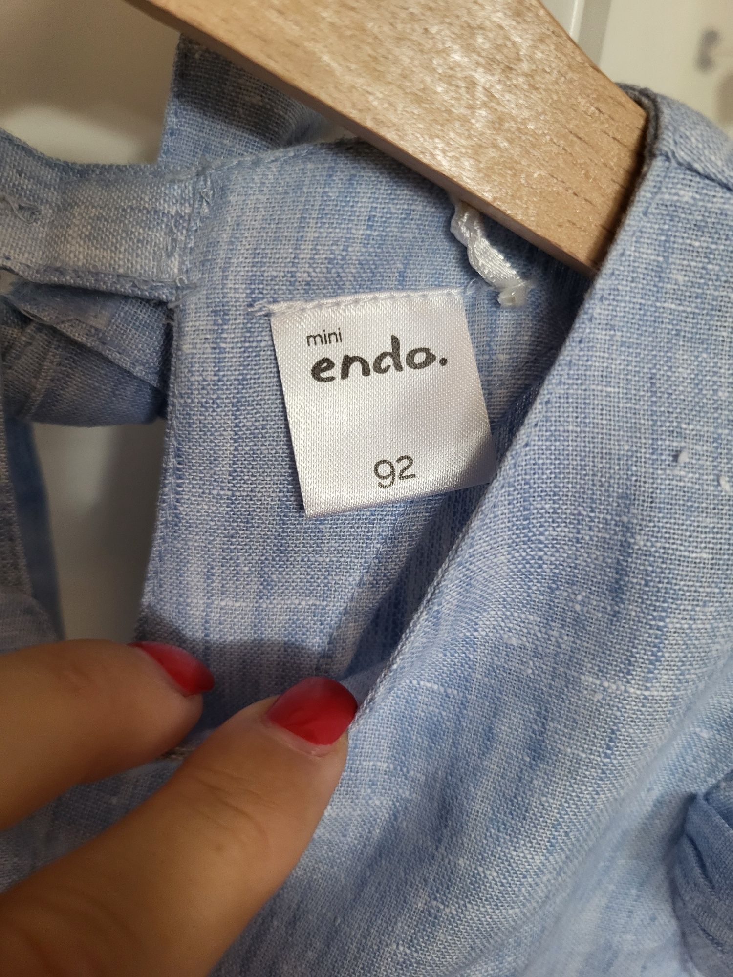 Sukienka 92 ENDO NOWA elegancką dłuższy tył motylko przy ramionach