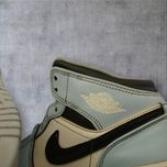 Jordan 1 MID UNC
