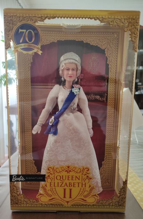Barbie Signature  --  Rainha Elizabeth II de Inglaterra