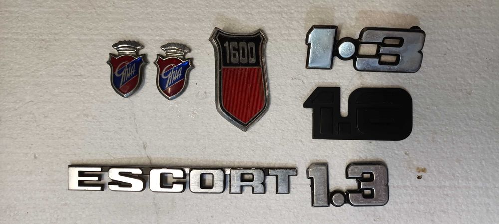 Emblemas vários carros antigos