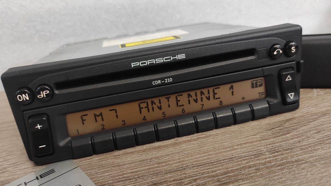 radio 911 PORSCHE 996 / 964 944 / 928 986/ 993 BECKER CDR-21 210 +Etui