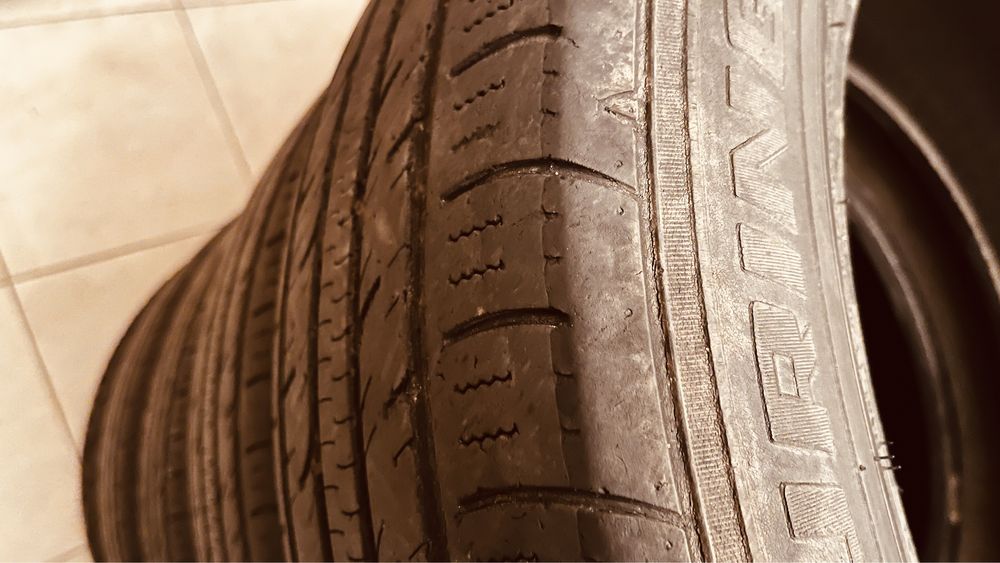 Автомобільні покришки 215/65 R17