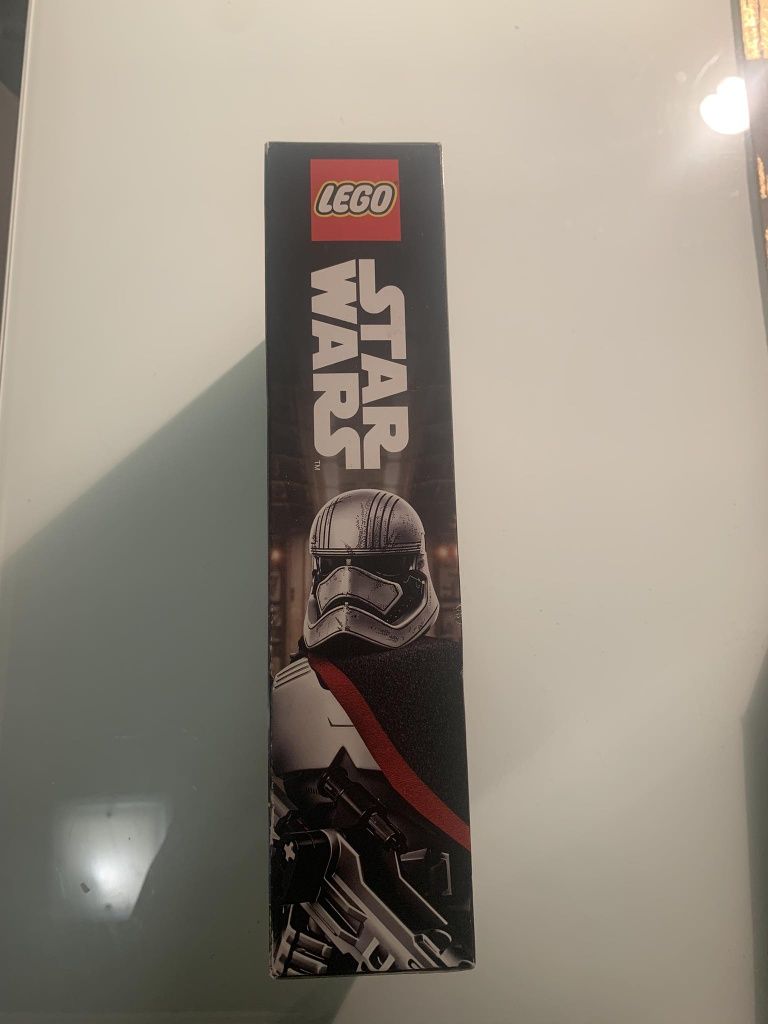 Kapitan Phasma, LEGO 75118