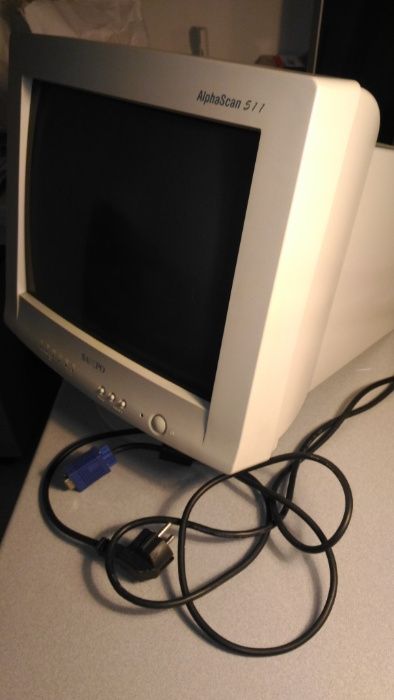 Monitor antigo da marca Sampo