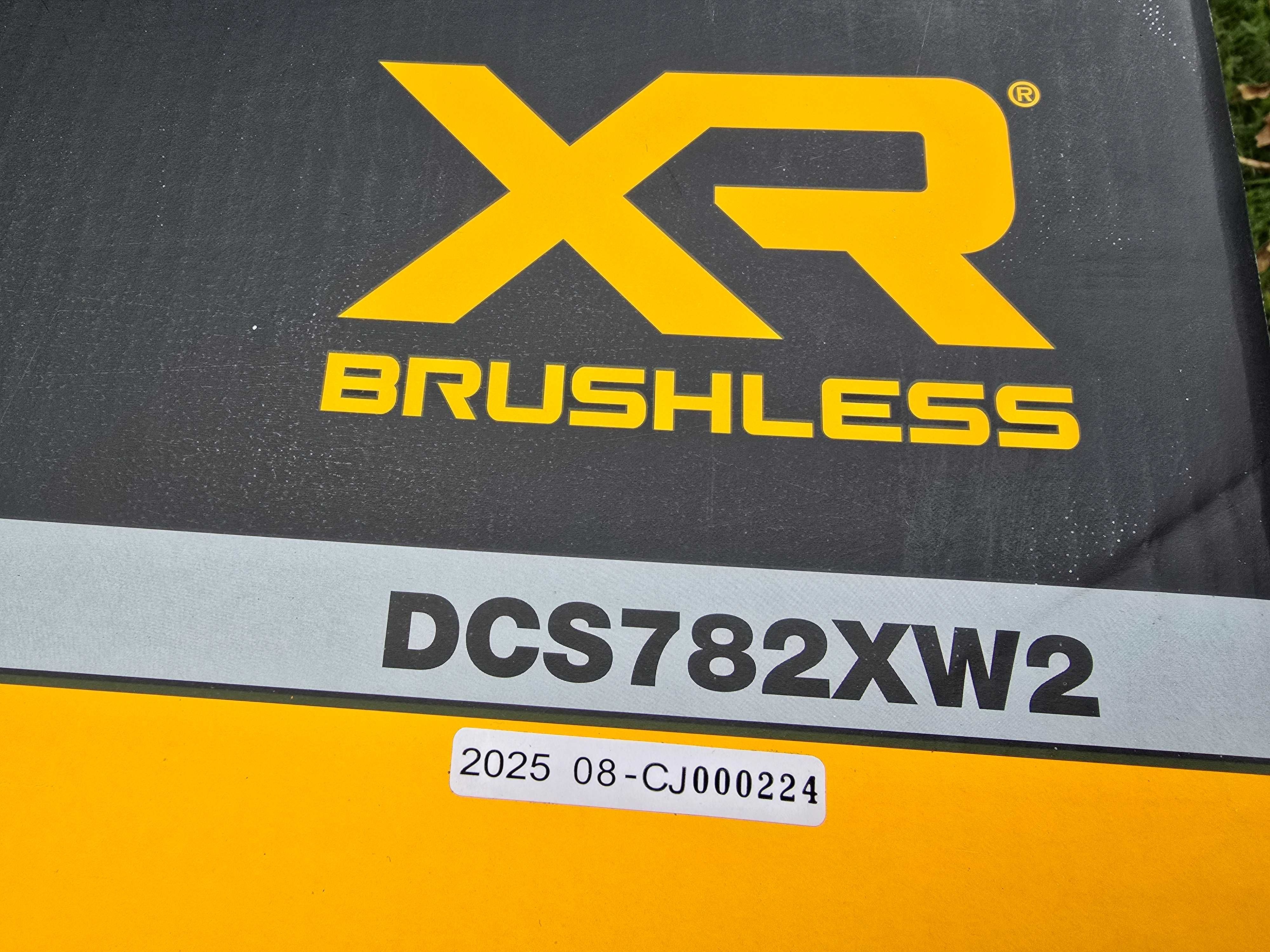 Ukośnica akumulatorowa DeWALT 305mm 2x8.0Ah 18V DCS782XW2 Nowość